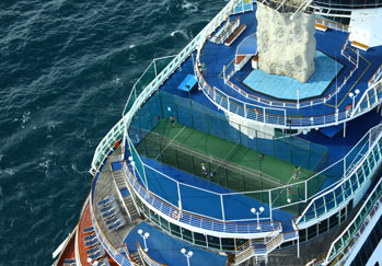 pista-de-padel-barco-sovereign-2